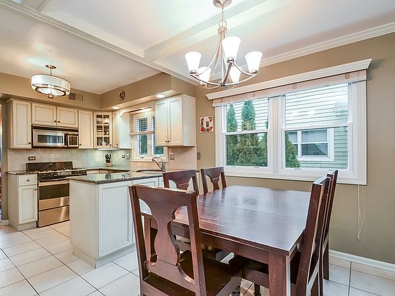 5th image of 2946 Priscilla Ave