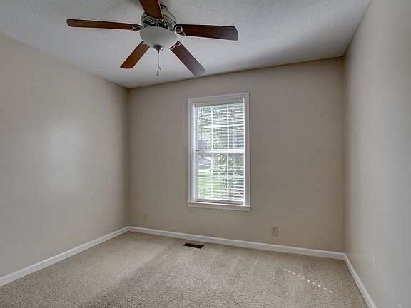 5th image of 245 Moncrest Dr