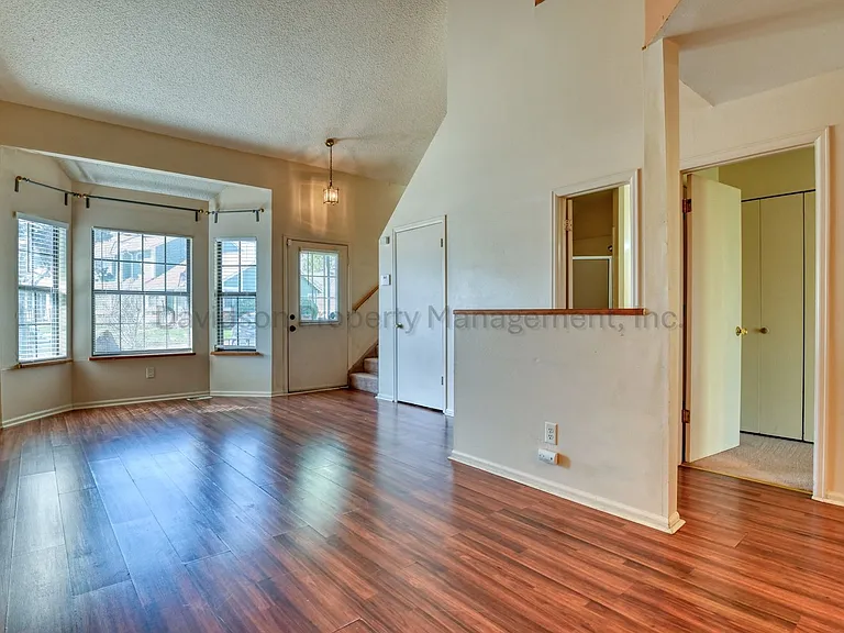 864 London Green Way — Photo 4
