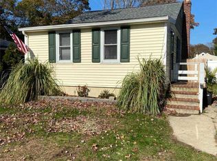27 Acorn Ave, Farmingville, NY 11738
