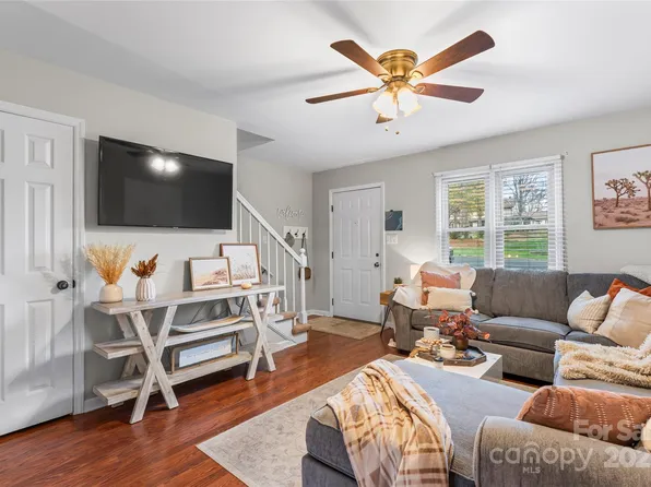 1330 5th St NE APT 196, Hickory, NC 28601