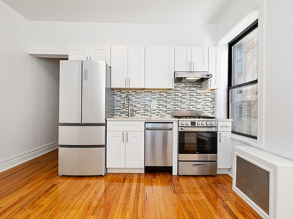 4th image of 160 Waverly Pl APT 18