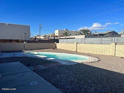 3rd image of 980 Thunderbolt Ave