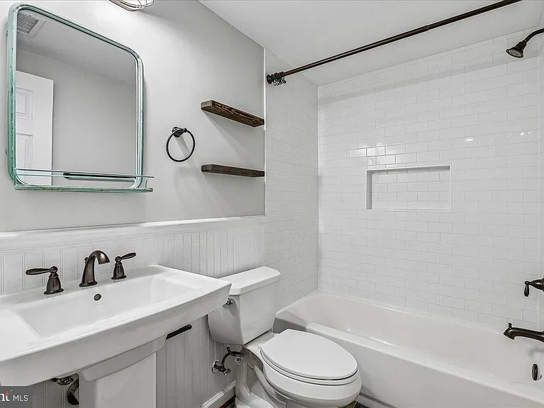 8109 Bainbridge Rd — Photo 20