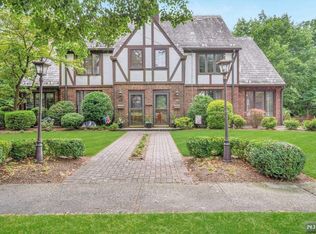 54 Pomander Walk, Ridgewood, NJ 07450