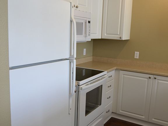 3rd image of 33020 10th Ave SW Unit 302