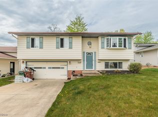 2901 Nottingham Dr, Parma, OH