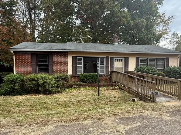 92 Community Ave, Chase City, VA 23924