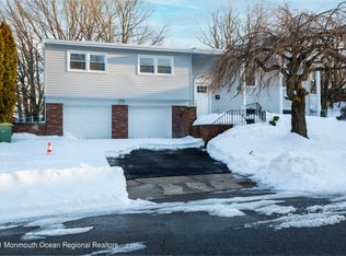 6 Kish Ct, Edison, NJ 08837