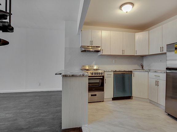 5th image of 220 Park Ave S #9EE