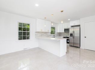 6443 Eaglecrest Rd, Charlotte, NC 28212