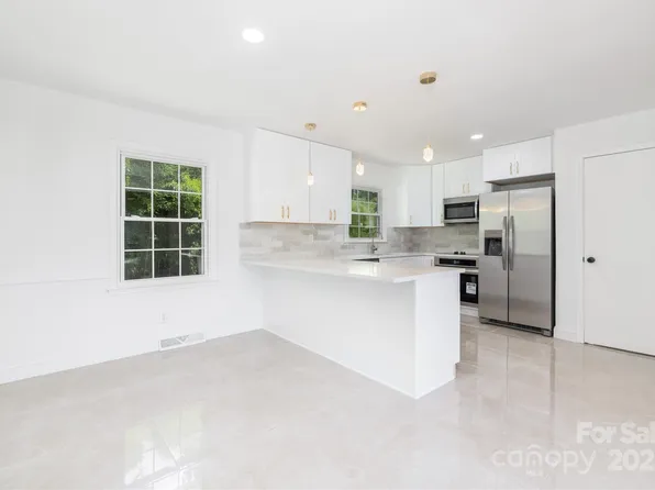 6443 Eaglecrest Rd, Charlotte, NC 28212