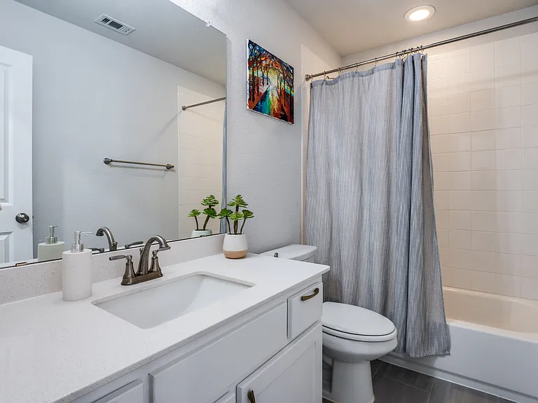 8468 Wembley — Photo 22