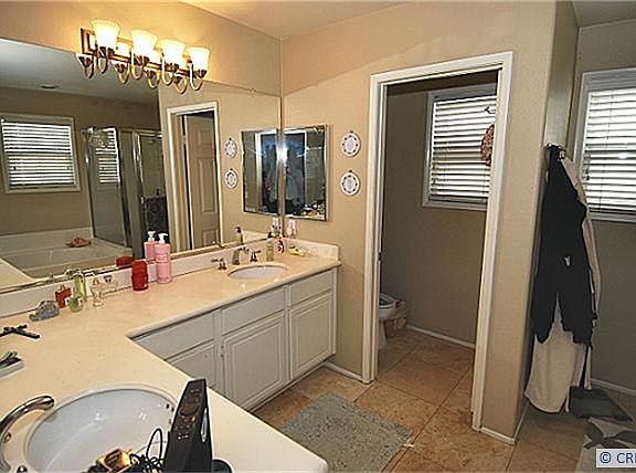 2nd image of 36 Nantucket Ln