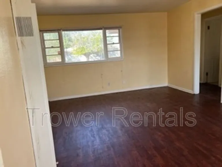 2406 Cambridge St — Photo 5