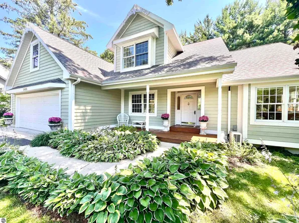 3400 Country Club Dr, Traverse City, MI 49684