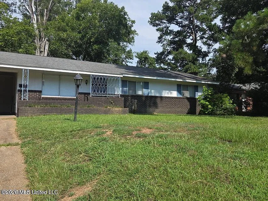 3 bed, 2.0 bath, 1200 sqft, $1,000 — Photo 1