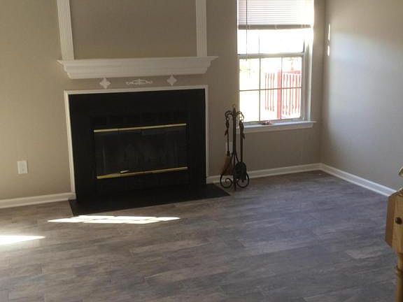 4th image of 420 Dorchester Way