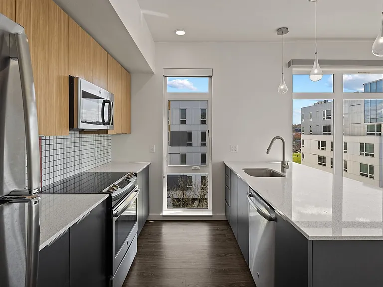 101 Broadway, Live Here, Go Anywhere — Photo 40