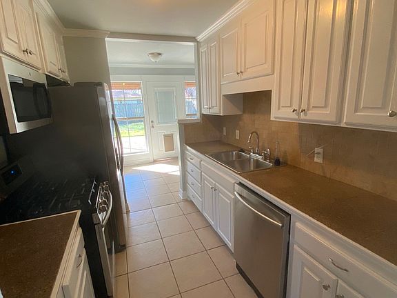 4th image of 1129 Len St