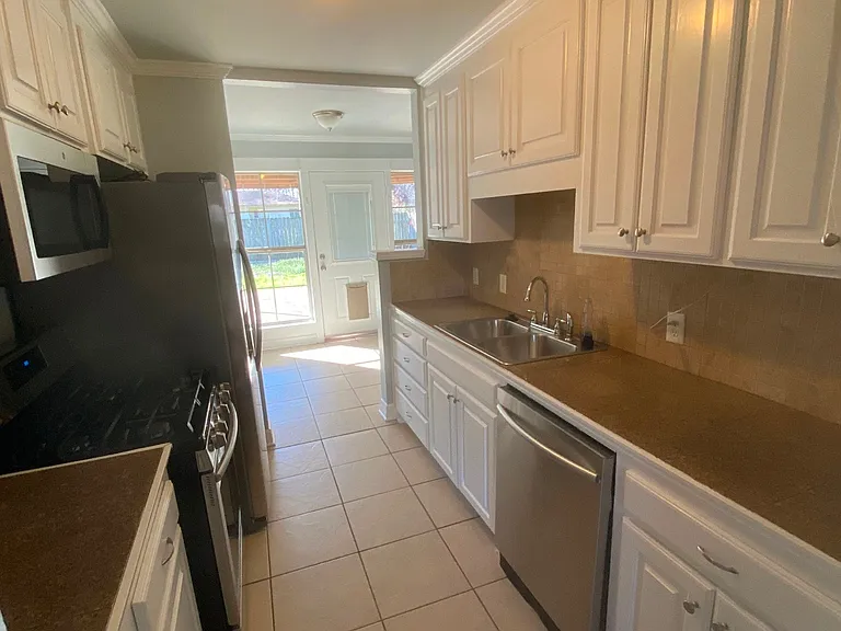 1129 Len St — Photo 4