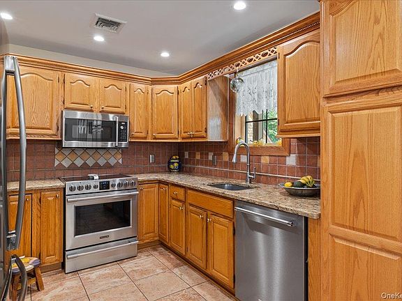 5th image of 595 Greenfields Lane