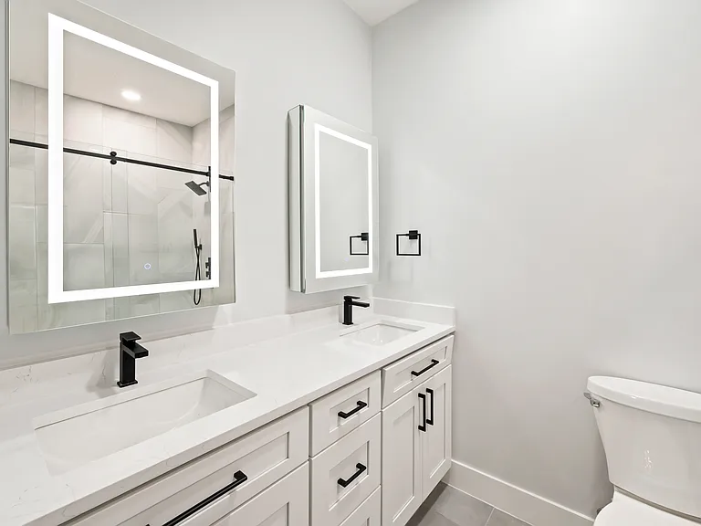 2257 W Saint Paul Ave — Photo 8