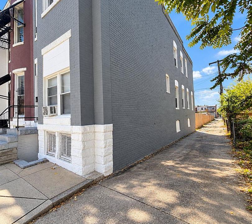 2nd image of 32 N Pulaski St