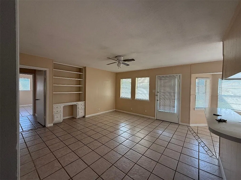3 bed, 2.0 bath, 1415 sqft, $1,825 — Photo 3