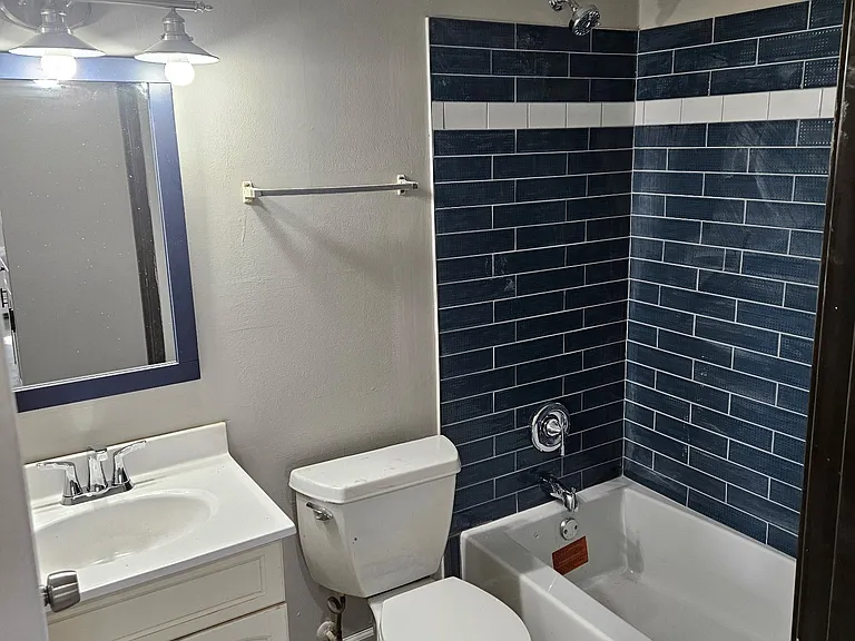321 W Hawthorne Cir #1A — Photo 5