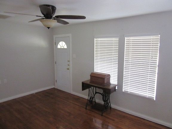 2nd image of 833 S Willis St