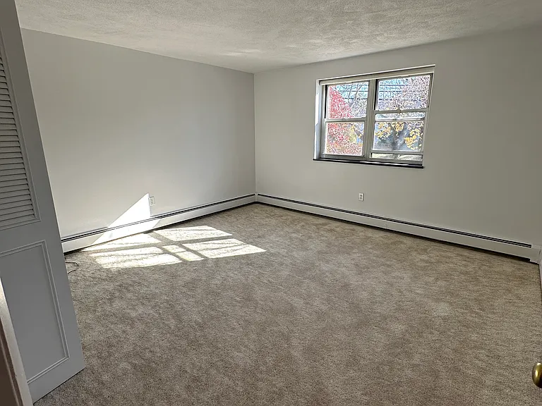 160 Lexington St #28 — Photo 8