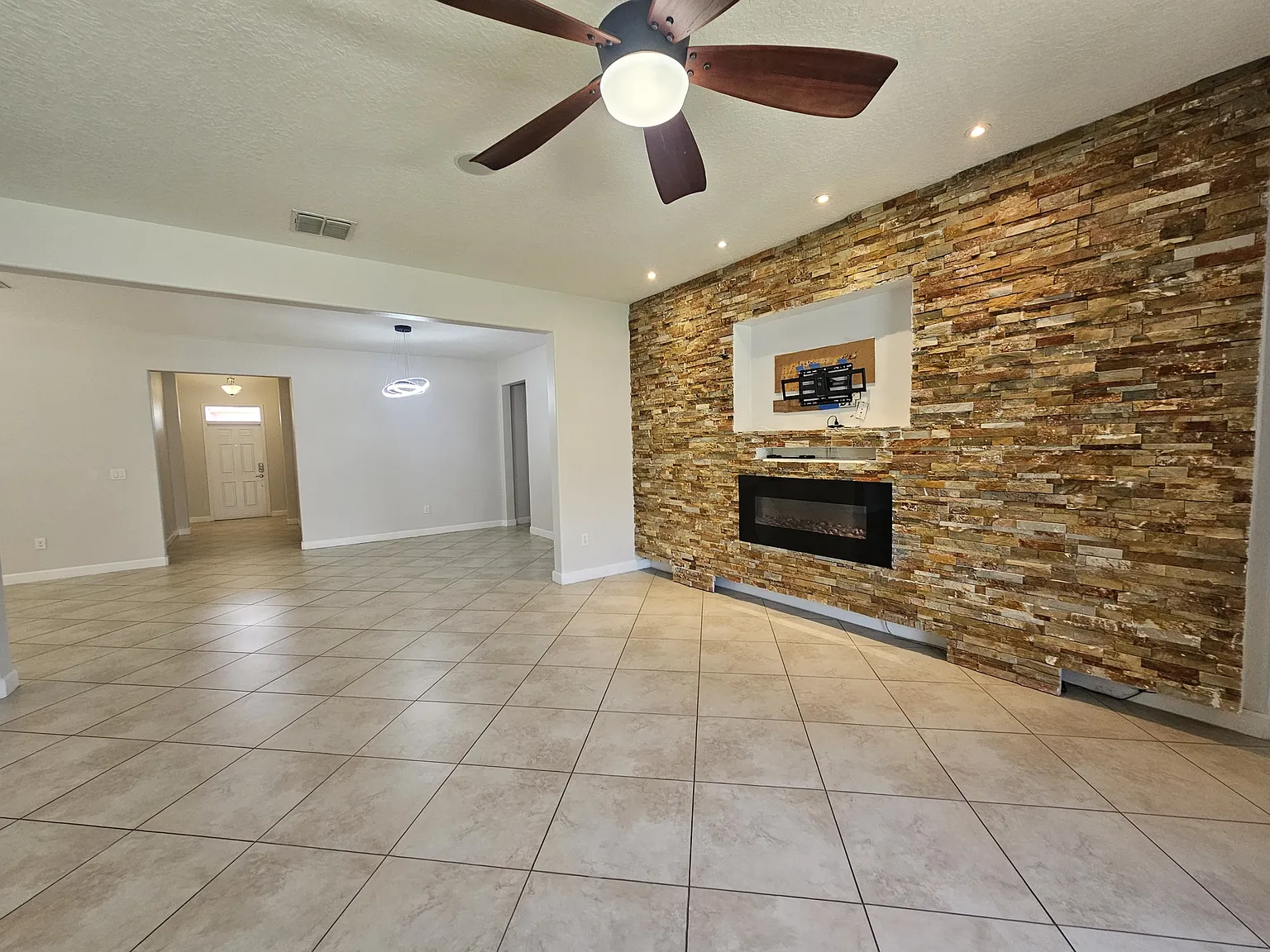 2718 Atherton Drive Orlando FL 32824 / — Photo 2