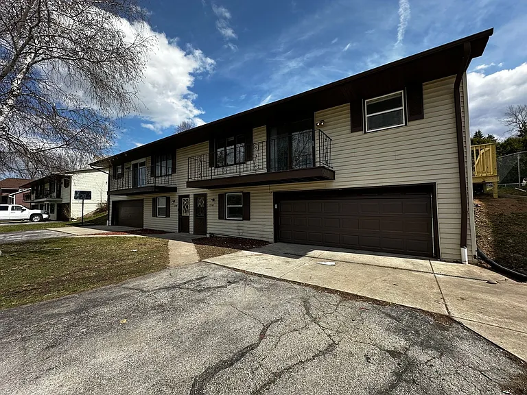 2746 Nicolet Dr — Photo 3