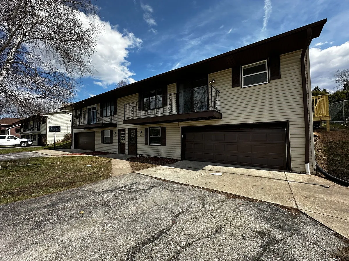 Building Photo - 2746 Nicolet Dr