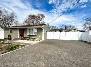 13 E Walnut Street, Central Islip, NY