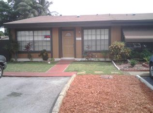 2321 Walnut Ct, Pembroke Pines, FL 33026