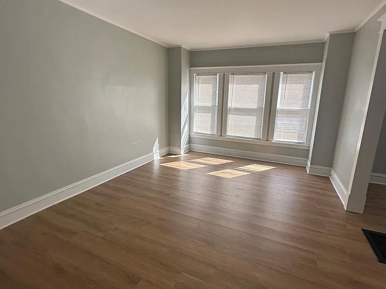 72 Ford Ave — Photo 3