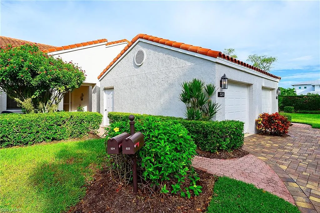 2 bed, 2.0 bath, 1597 sqft, $8,000 — Photo 3