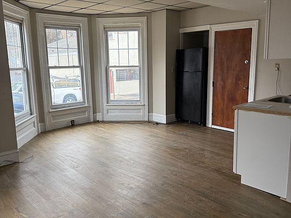5th image of 25 Franklin St #1