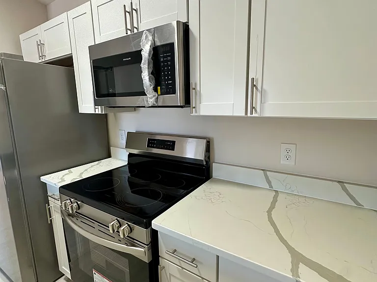 3819 SW 9th Ave #3819 — Photo 5