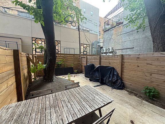 5th image of 952 Bedford Ave #1B