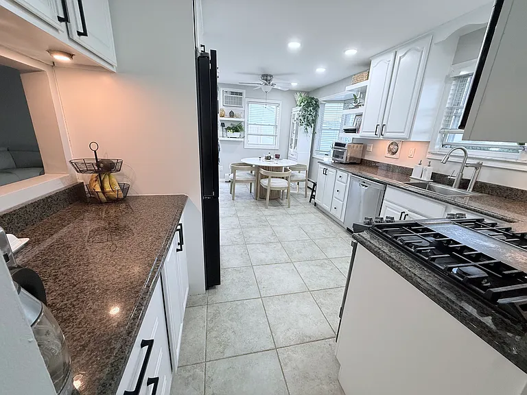 19 Hunt Pl — Photo 8
