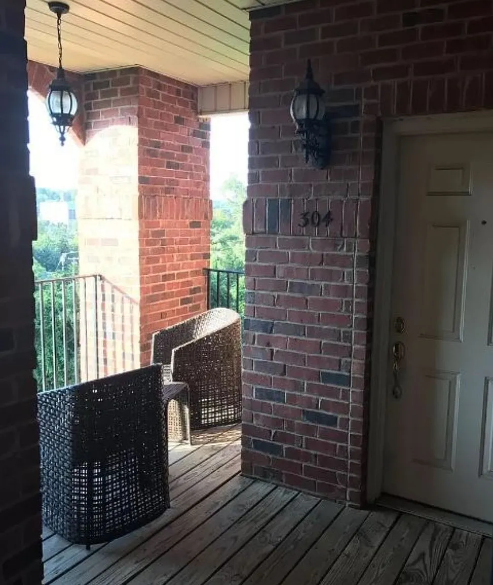 2 bed, 1185 sqft, $1,950 — Photo 2