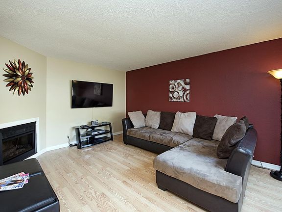 4th image of 393 Mandarin Dr APT 1