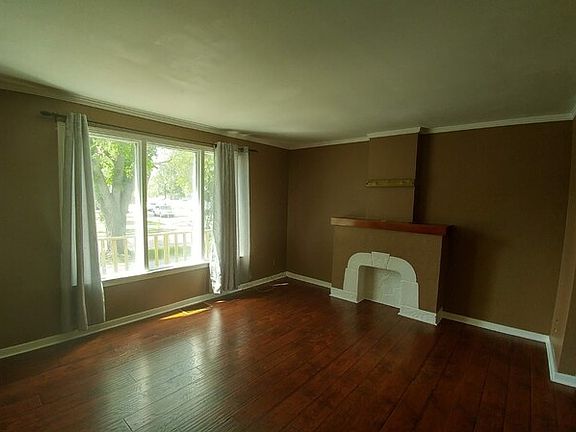 4th image of 10539 136th St NW