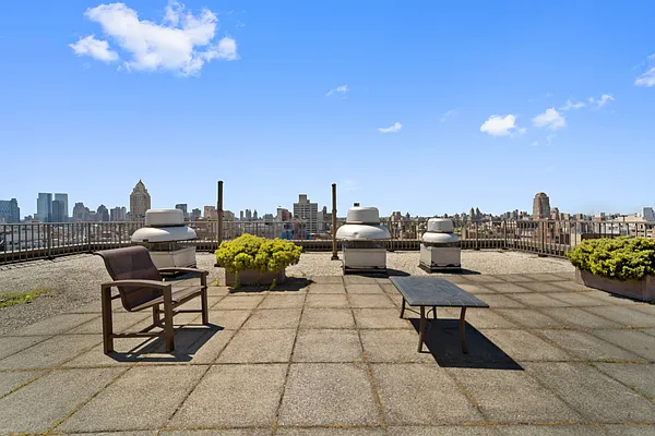 Rented by Bond New York | media 13