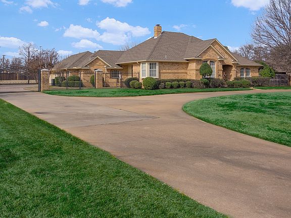 3rd image of 6504 Emerald Dr