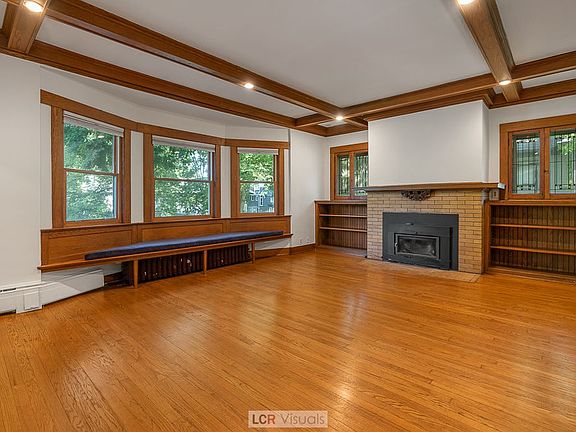 3rd image of 427 N Grove Ave #2