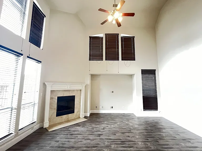 12637 Waltham Dr — Photo 3